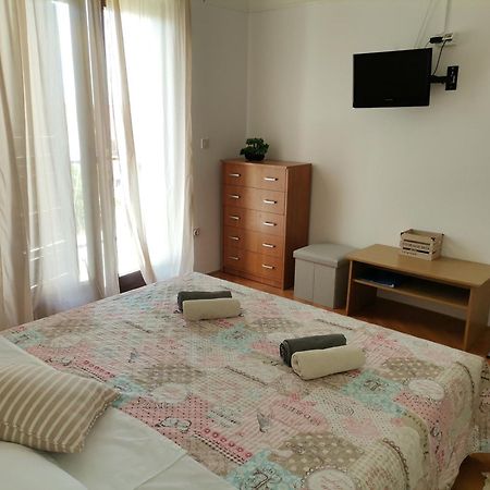 Apartments And Rooms With Parking Space Zavala, Hvar - 128 Jelsa  Quarto foto