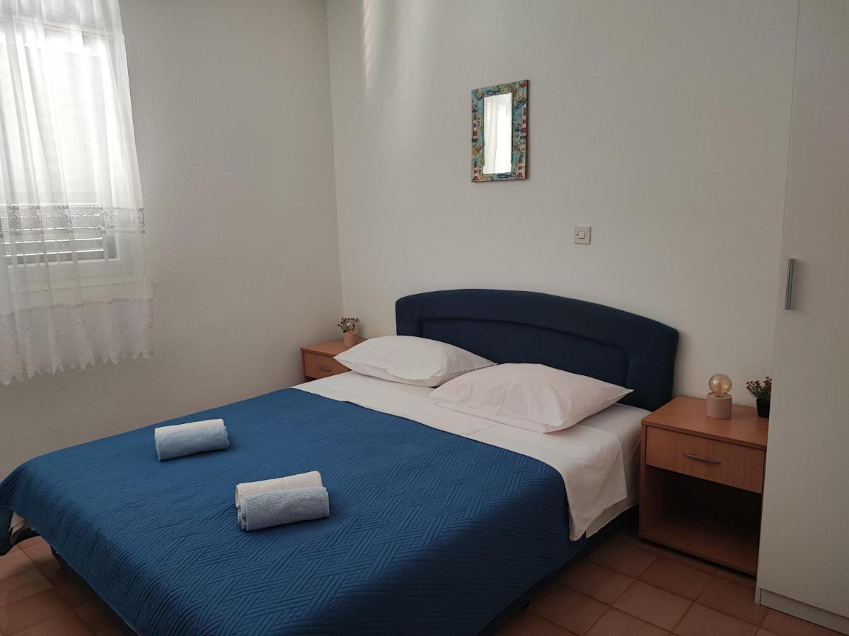 Apartments And Rooms With Parking Space Zavala, Hvar - 128 Jelsa  Exterior foto